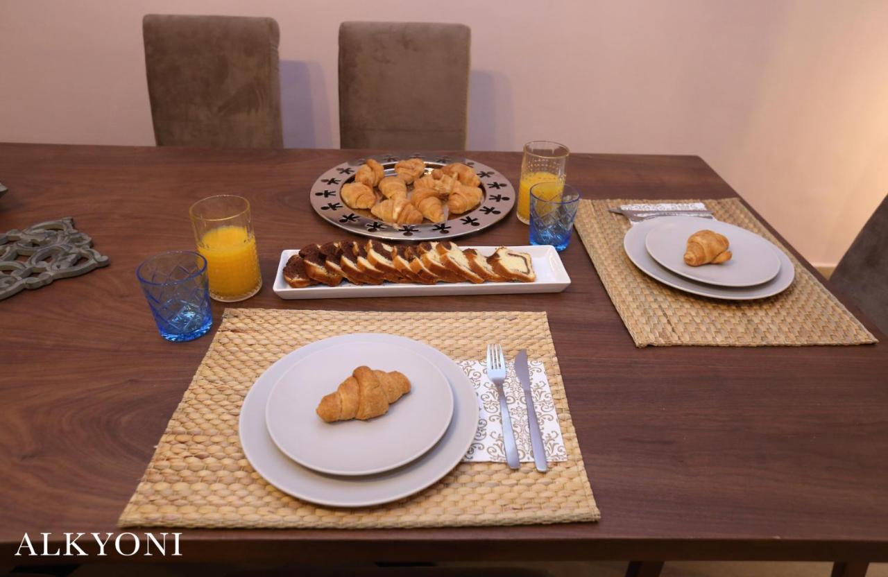Melma Properties- Alkyoni Apartment By The Sea In Пирея Екстериор снимка