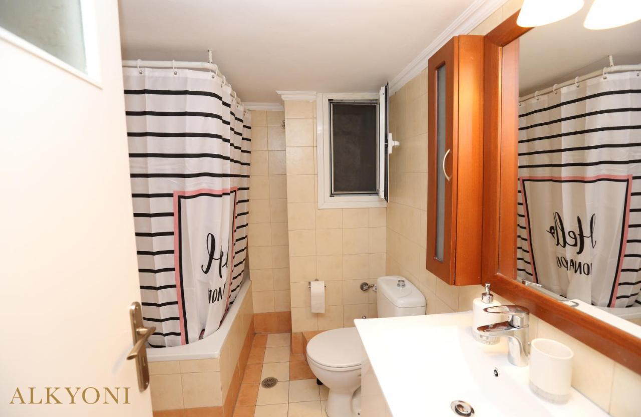 Melma Properties- Alkyoni Apartment By The Sea In Пирея Екстериор снимка