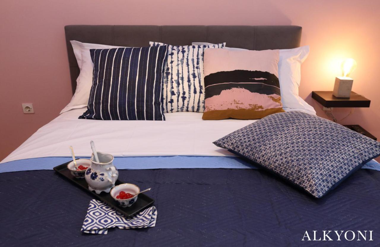 Melma Properties- Alkyoni Apartment By The Sea In Пирея Екстериор снимка